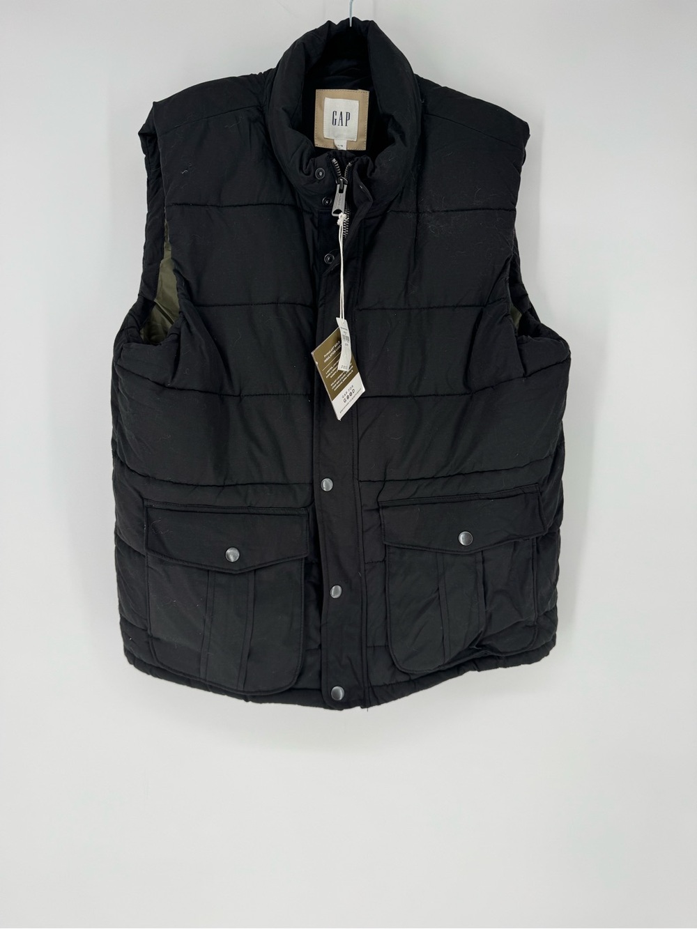 GAP Men’s Black Quilted Puffer Vest with Front Flap Pockets
